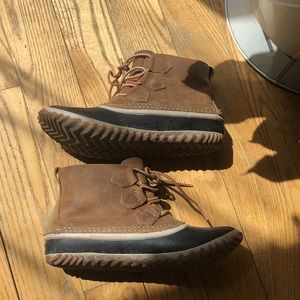 Sorel Out N About ankle duck boots